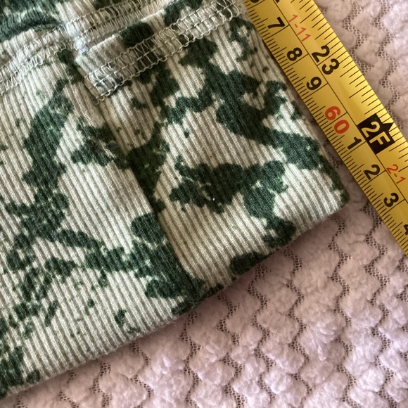 Lula Roe Ladies Green Snake Skin Print 3X Long Sleeve V Neck Shirt - Picture 6 of 7